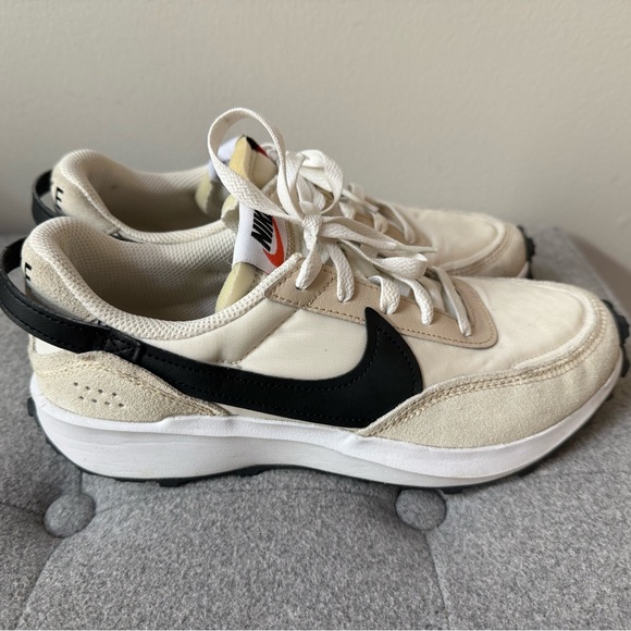 Nike lifestyle waffle dust Cream and Black casual Running Shoes 7.5 - Picture 8 of 12